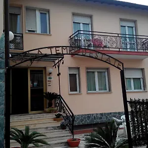https://hotel-villa-tempo-destate.hotelitalianriviera.com